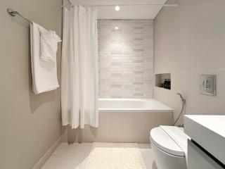 Trophy-Sunset Coral Retreat Beachfront Living - 7