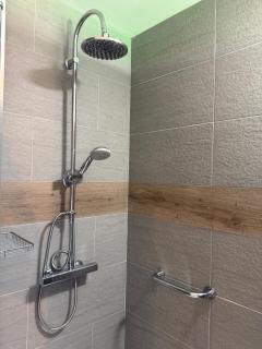 Dépendance au sein d’une villa avec piscine - 1