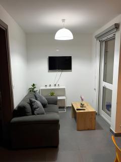 Charming Lower-Level Apartment - Il- Gżira - 6