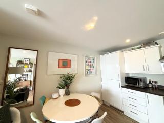 Mid-Century Modern Flat with Panoramic City Views - Londra - 8