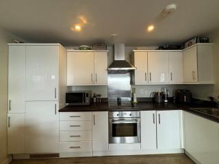 Mid-Century Modern Flat with Panoramic City Views - Londra - 3