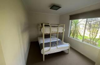 Waterfront 2-bedroom apartment with WiFi, AC in Lakes Entrance - Lakes Entrance - 5