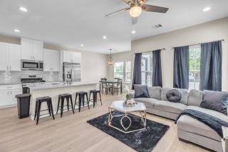 Chic Pet Friendly 3BR Duplex in Amazing Location Duplex - Houston - 0