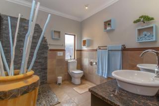 Beautiful 4-bedroom, 33 Zebula - Bela-Bela - 1