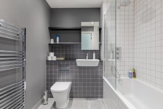 Minimalist 1BD Flat by Canary Wharf - 7