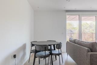 Minimalist 1BD Flat by Canary Wharf - 4