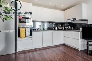 Panoramic View 2 Bedroom Penthouse Basildon, Essex - Laindon - 3