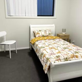 Convenient and Peaceful 4BR New House in Gregory Hills - Narellan - 4
