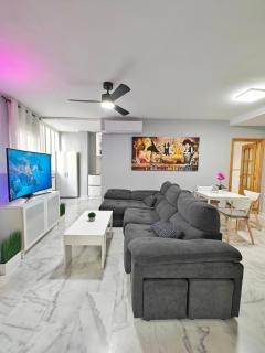Moderno Piso céntrico 3 habitaciones junto al Mar y Parking - Estepona - 9