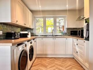 Rondene Luxury Cottage with Covered Hot Tub - Malvern Wells - 7