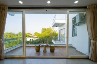 ELIVAAS AdhiVa 5-BHK Farmhouse with Private Pool, Bar & Lush Garden - Bahora - 3