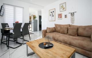 Amazing Apartment In Vrsi - Vrsi - 4