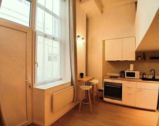 studio en mezzanine, métro et rue centrale mais calme - Oullins - 4