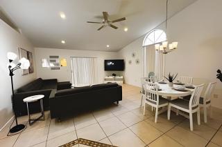 Lakeside Pool Home, Games close to Disney & Malls - 0