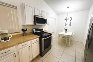 Lakeside Pool Home, Games close to Disney & Malls - 8