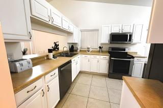 Lakeside Pool Home, Games close to Disney & Malls - 3