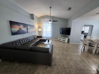 Central Location Lakeview Pool Villa near Disney - 4