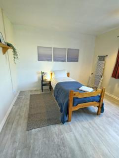 Professional 3-bed flat - 6