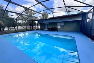 10 Minutes to Disney! Pool Hom, Large Backyard - 5