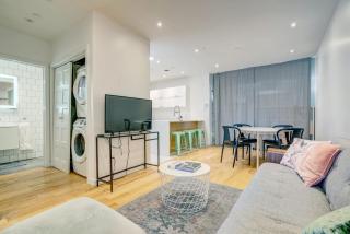 Spacious Group Haven Near Trendy St Laurent - 1