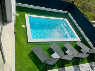 Villa V, POOL VIEW ROOM WITH FRENCH BALCONY, PRIVATE BATHROOM, SHARED KITCHEN, LIVING ROOM AND GARDEN WITH HEATED POOL, Privlaka, Zadar - Privlaka - 0