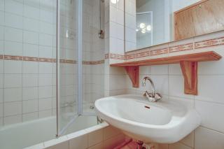 Large 8 Bedroom Chalet in Essert Romand - 9