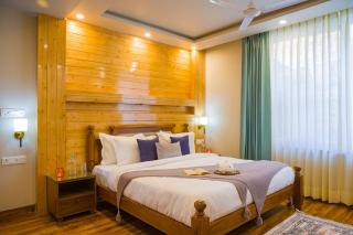 ELIVAAS Twin Chalets 4 BHK Escape with Valley-facing Lawn - Bhowāli - 3