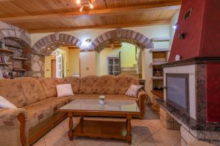 Villa Dajana, a cozy pet friendly Villa minutes from the beach - Juršići - 4
