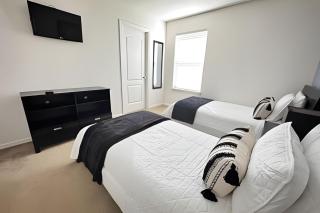 New to Market Spacious Private Pool Retreat - 3