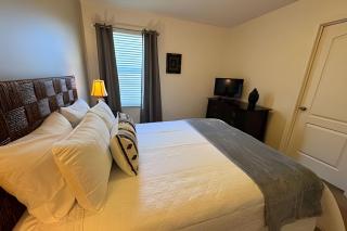 New to Market Spacious Private Pool Retreat - 1