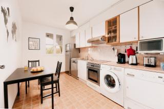 SPÉCIAL COUPLE & FAMILLE - Lit Queen Size - NETFLIX - Climatisation - Terrasse Plein Sud - 2 min Centre-Ville - 6 min Mer - Wifi 400 Mbits Parking privé - OFFRE SPÉCIALE - 5