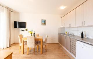 Amazing Apartment In Duce With House Sea View - Duće - 8
