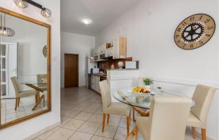 Awesome Apartment In Cesarica With Wifi - Cesarica - 8