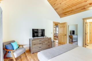 Game Room and Hot Tub Upscale Ellijay Cabin! - Ellijay - 3