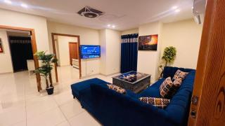 The Express View 2BR Apartment with Cafe and Pool - Islamabad - 4