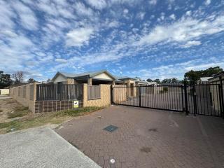 Blissful Modern Home - Perth - 5