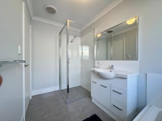 Blissful Modern Home - Perth - 4