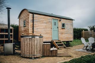 Hot Tub Luxury Glamping - Private Stargazing Patio - Yarpole - 0