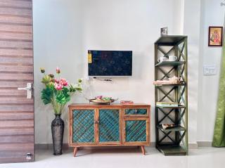 Ananda Tattva by Srijan Stays, Near Iskcon Temple - 2