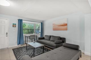 Oakland Oasis Spacious 3 Bedroom Retreat - Fort Lauderdale - 2
