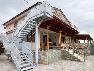 Guesthouse Aloe - Velabisht - 0