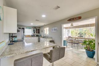 Bayfront Haven Group Getaway in Milton! - Milton - 4