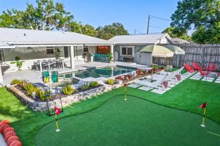 Sleeps 20 Basketball Court Pool Hot Tub Movie Room - 0