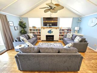 Oceanfront Beach Cottage - Pool, Private Beach Access, Sleeps 12 - Cocoa Beach - 6