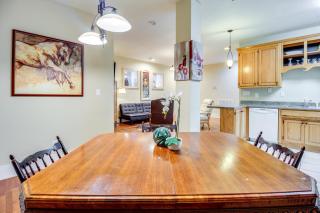 Community Courtyard and Fireplace Cowan Apt! - - 3