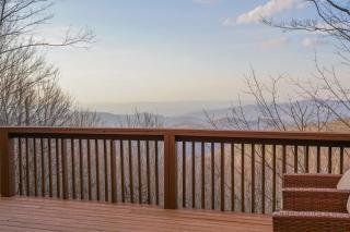 Hot tub, views, Pool Table, Pet Friendly - Beech Mountain - 0