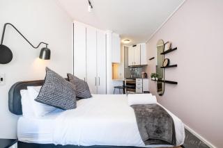 Flamingo 805 - Top Floor Sea Point Studio Near Beach with Daily Housekeeping - 8