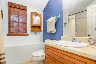 413) Massive 3 bedroom with fenced yard - Riverdale - 4