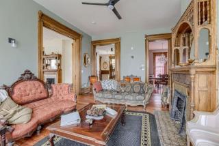 537a) Historic Mansion with lots of charm - Council Bluffs - 0