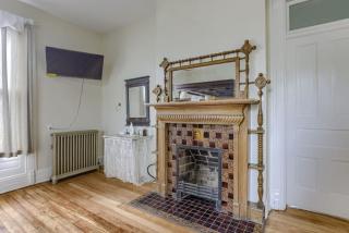 537a) Historic Mansion with lots of charm - Council Bluffs - 7